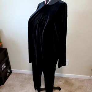 🙏 IMPRESSIONS black velvety top and pants. Size 3x